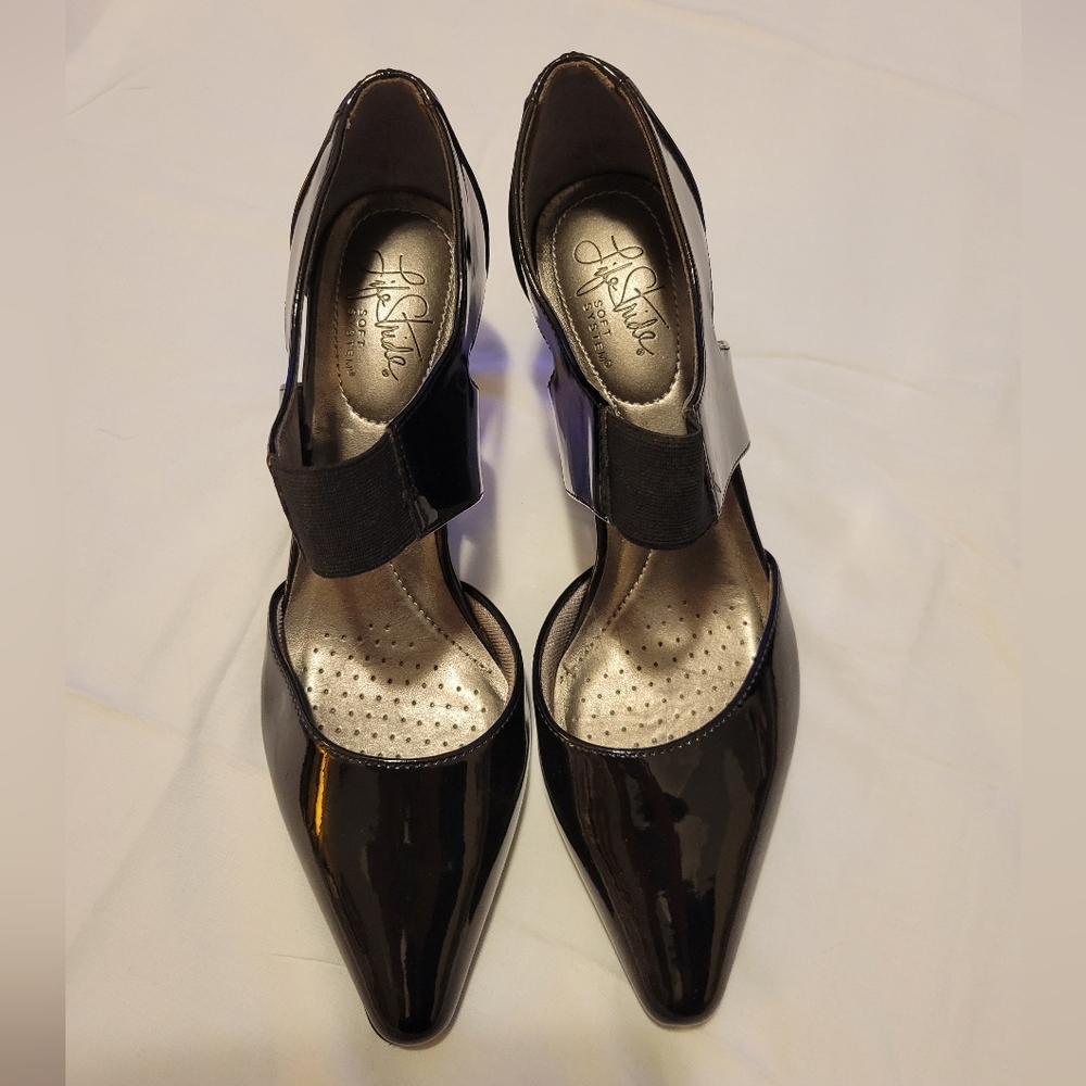 Life Stride Soft SHeels/Black/Sz7.5W/Heel 2"/Closed Toe Design